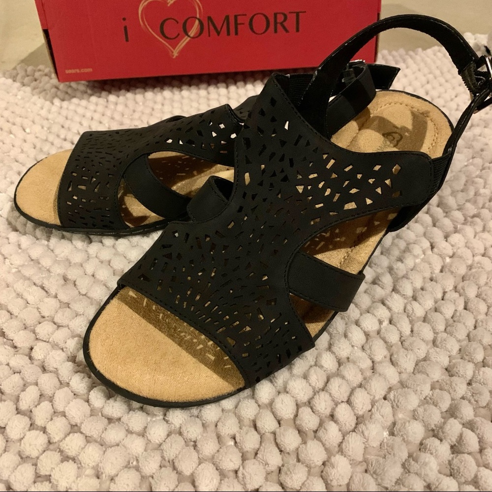 NWB Black Geometric Cutout Sandals